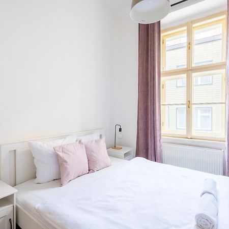 Budget Reznicka Apartment ปราก ภายนอก รูปภาพ