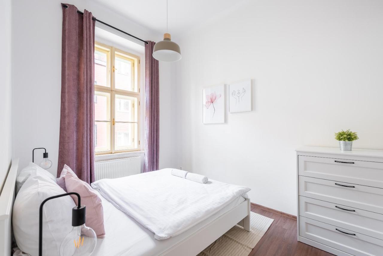 Budget Reznicka Apartment ปราก ภายนอก รูปภาพ