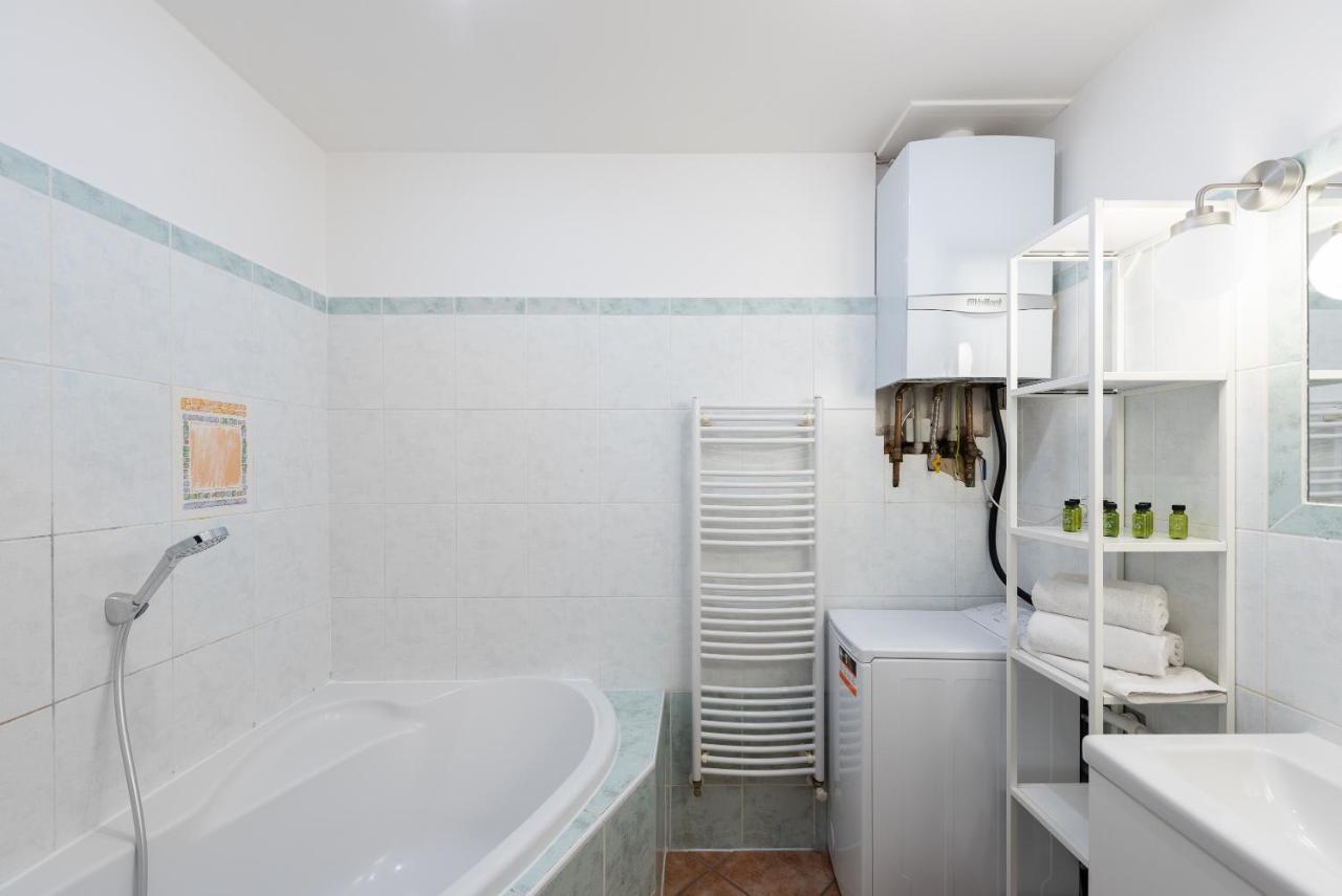 Budget Reznicka Apartment ปราก ภายนอก รูปภาพ