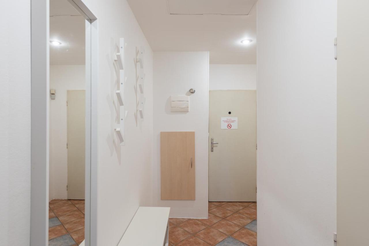 Budget Reznicka Apartment ปราก ภายนอก รูปภาพ